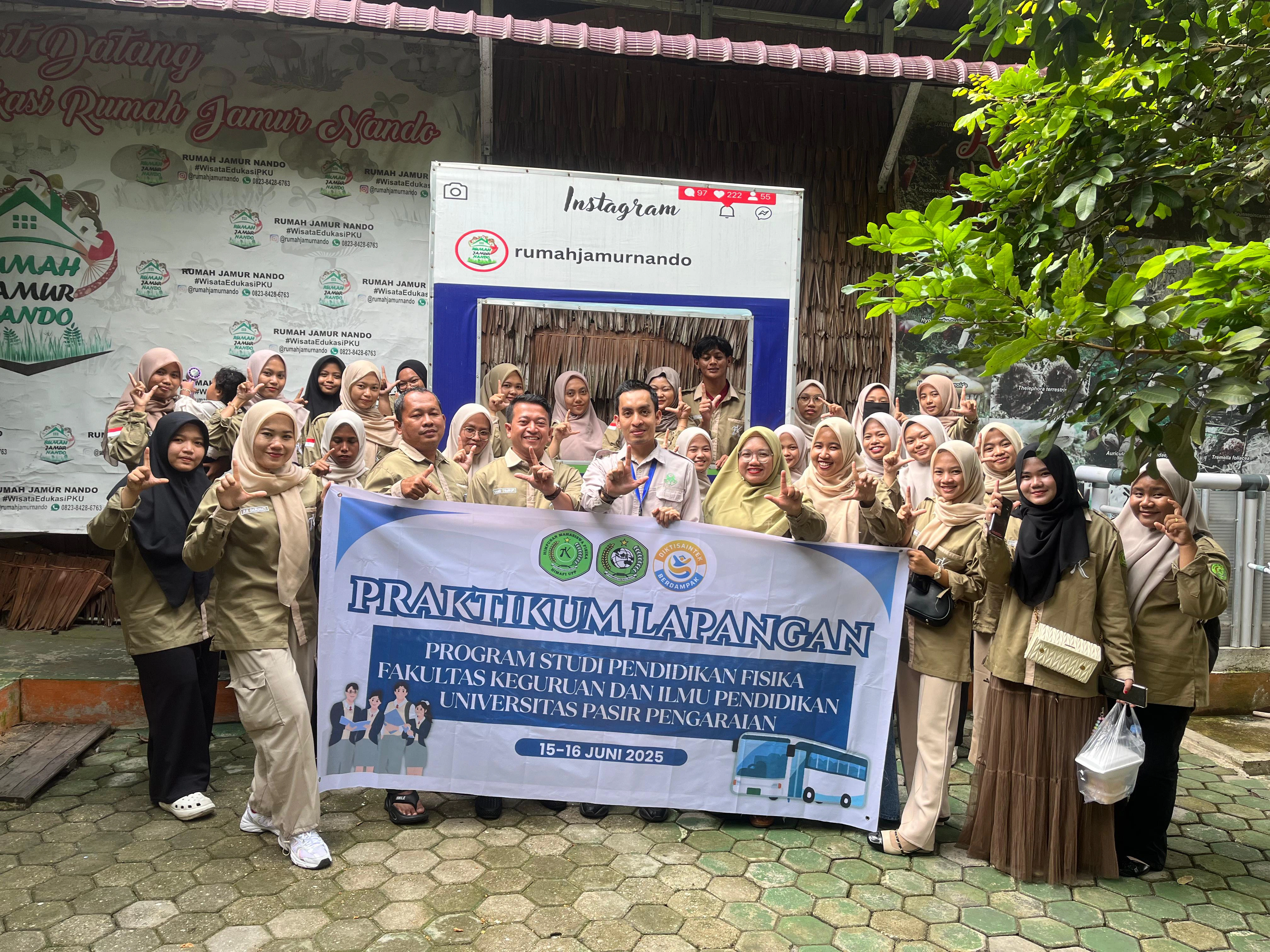 Kuliah Industri di Rumah Jamur Nando, Mahasiswa Pendidikan Fisika UPP Dapat Pengalaman Nyata